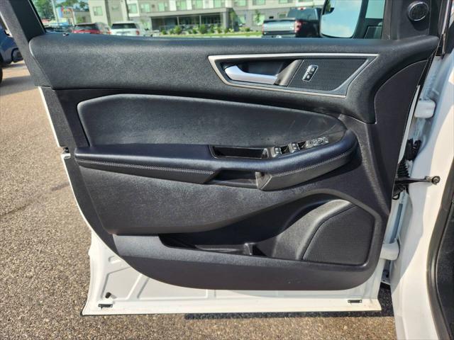 Photo of 2018 White Ford Edge