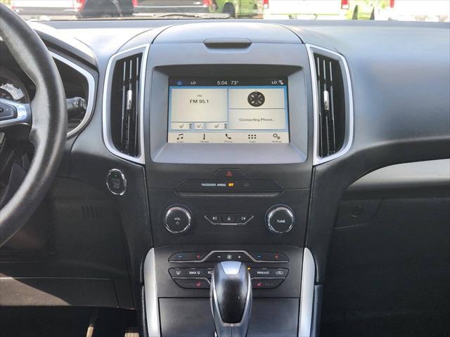 Photo of 2018 White Ford Edge