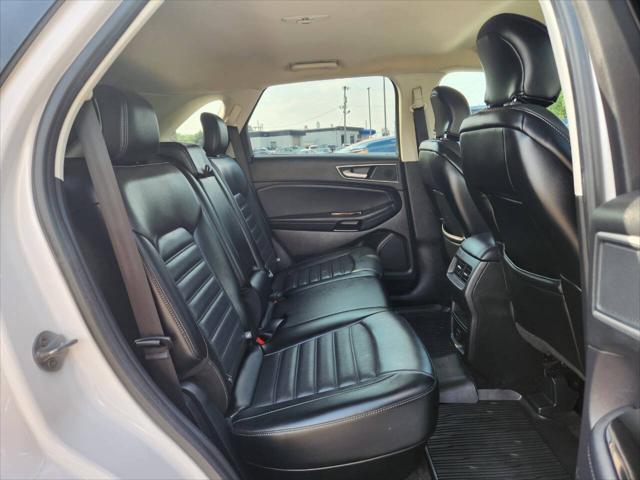 Photo of 2018 White Ford Edge