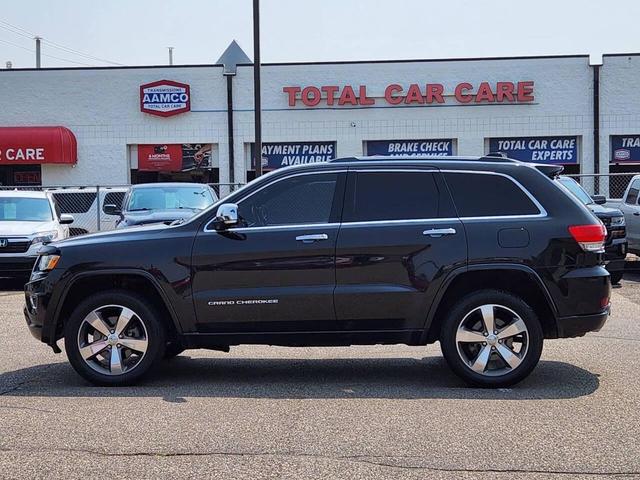 Photo of 2015 Brilliant Black Crystal Pearl Jeep Grand Cherokee