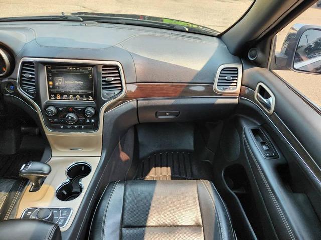 Photo of 2015 Brilliant Black Crystal Pearl Jeep Grand Cherokee