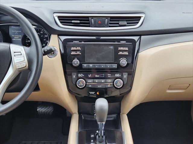 Photo of 2016 Cayenne Red Nissan Rogue