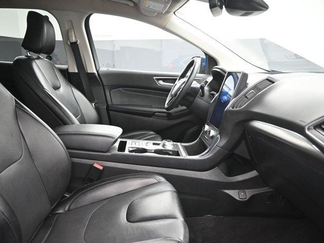 Photo of 2022 Blue Ford Edge