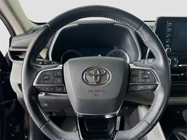 Photo of 2020 Midnight Black Metallic Toyota Highlander