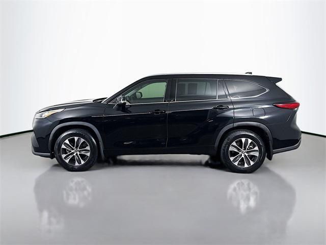 Photo of 2020 Midnight Black Metallic Toyota Highlander