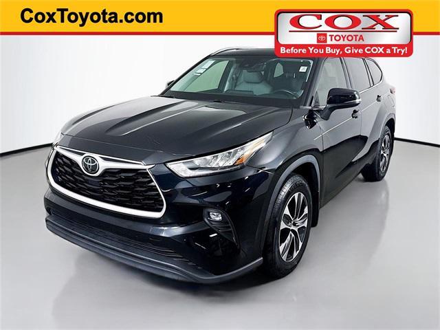 Photo of 2020 Midnight Black Metallic Toyota Highlander
