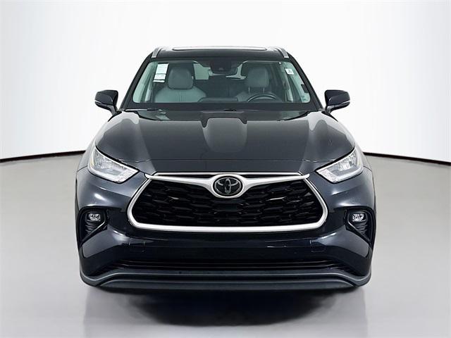 Photo of 2020 Midnight Black Metallic Toyota Highlander