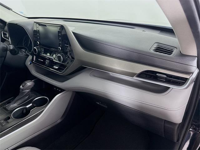 Photo of 2020 Midnight Black Metallic Toyota Highlander