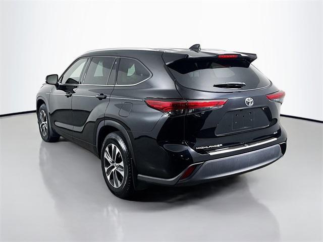 Photo of 2020 Midnight Black Metallic Toyota Highlander