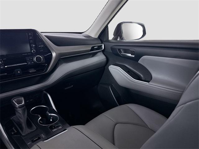 Photo of 2020 Midnight Black Metallic Toyota Highlander
