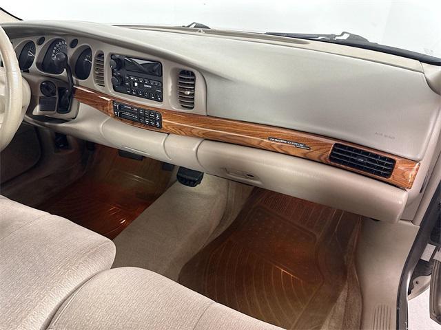 Photo of 2001 Light Bronzemist Metallic Buick LeSabre