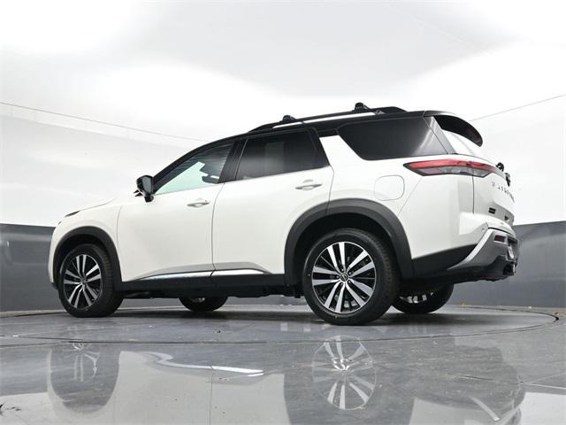 Photo of 2023 Super Black Nissan Pathfinder