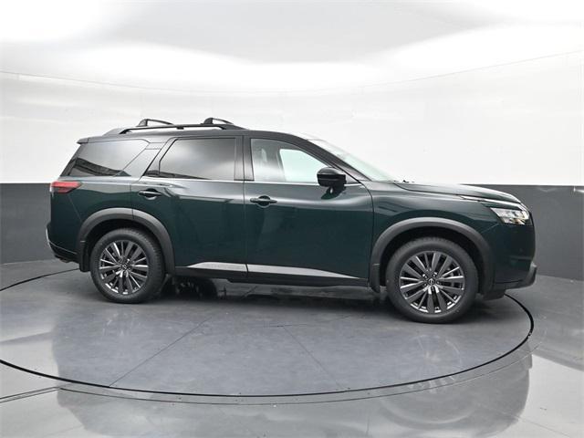 Photo of 2024 Obsidian Green Pearl/Super Black Nissan Pathfinder