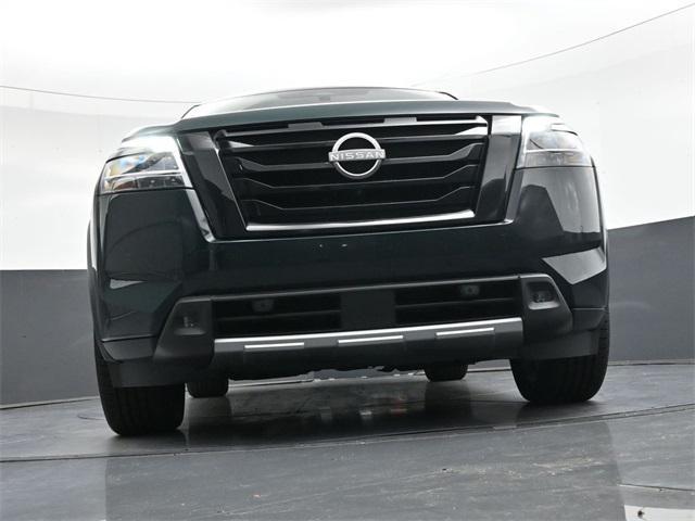 Photo of 2024 Obsidian Green Pearl/Super Black Nissan Pathfinder