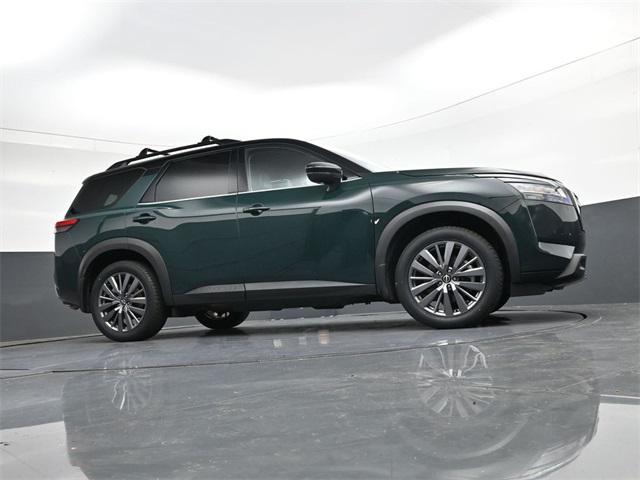 Photo of 2024 Obsidian Green Pearl/Super Black Nissan Pathfinder