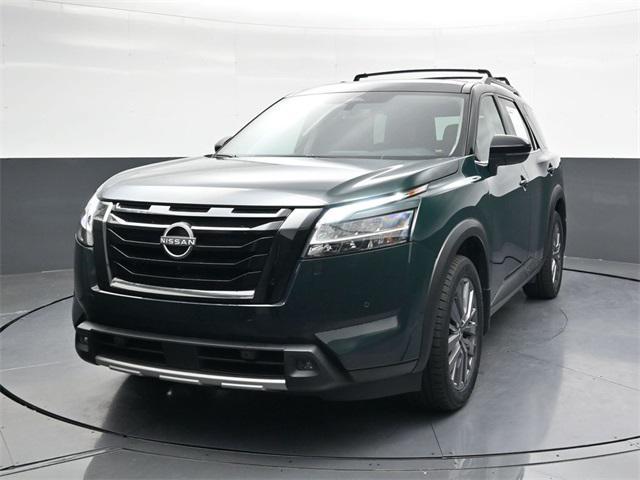 Photo of 2024 Obsidian Green Pearl/Super Black Nissan Pathfinder