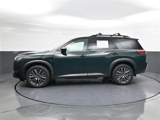 Photo of 2024 Obsidian Green Pearl/Super Black Nissan Pathfinder