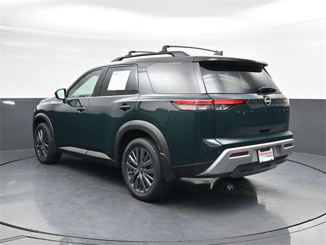 Photo of 2024 Obsidian Green Pearl/Super Black Nissan Pathfinder