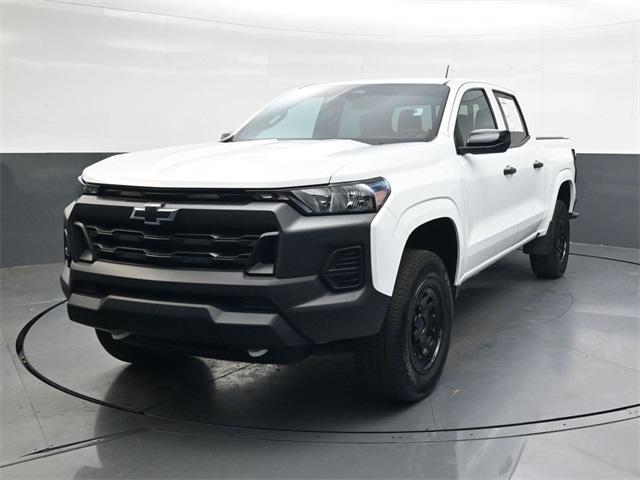 Photo of 2023 Summit White Chevrolet Colorado