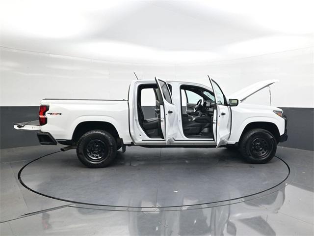 Photo of 2023 Summit White Chevrolet Colorado