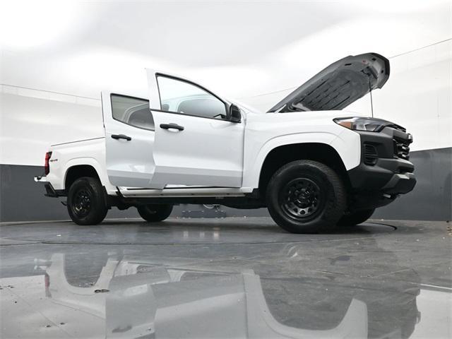 Photo of 2023 Summit White Chevrolet Colorado