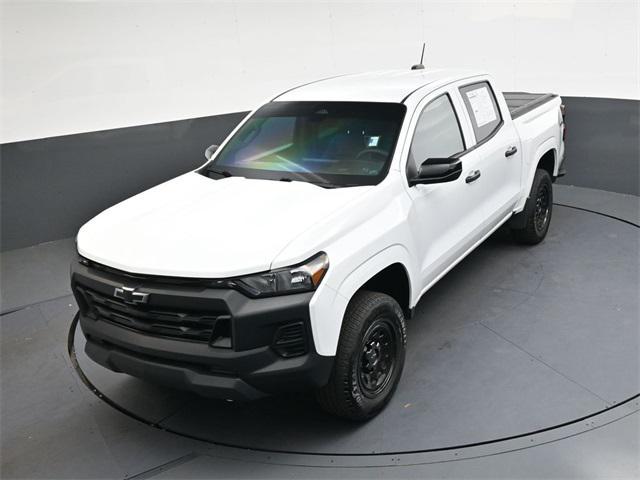 Photo of 2023 Summit White Chevrolet Colorado