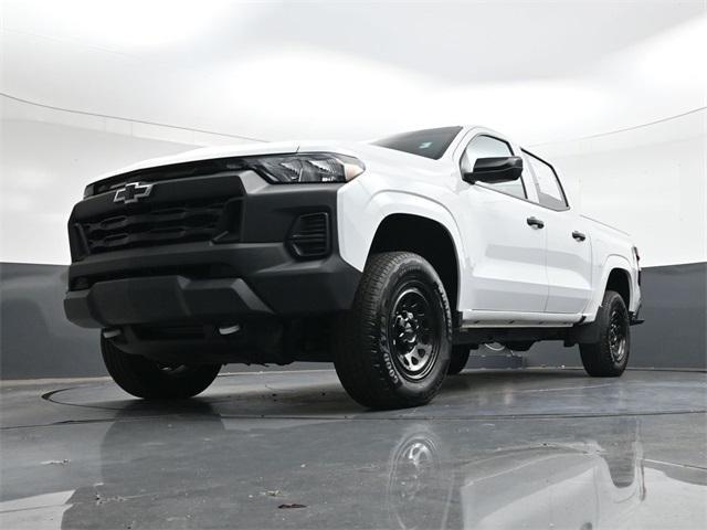 Photo of 2023 Summit White Chevrolet Colorado