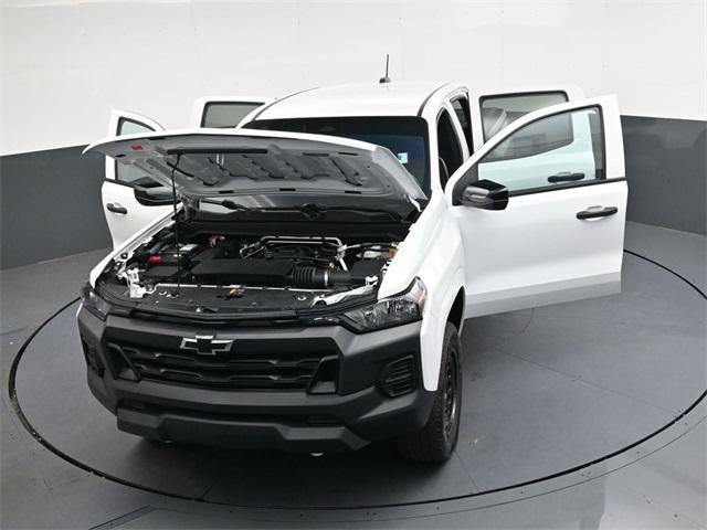Photo of 2023 Summit White Chevrolet Colorado
