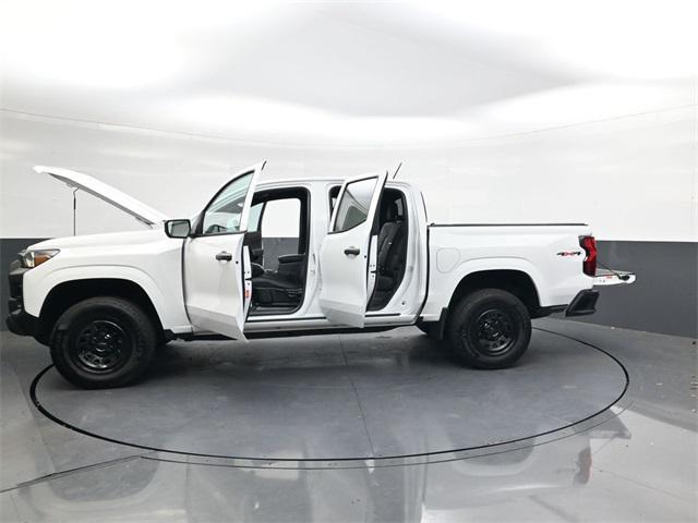 Photo of 2023 Summit White Chevrolet Colorado