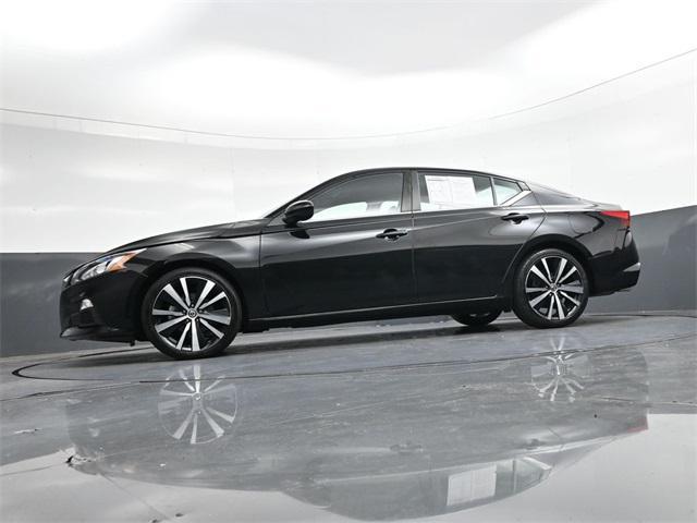 Photo of 2022 Super Black Clearcoat Nissan Altima