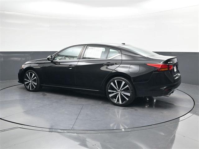 Photo of 2022 Super Black Clearcoat Nissan Altima