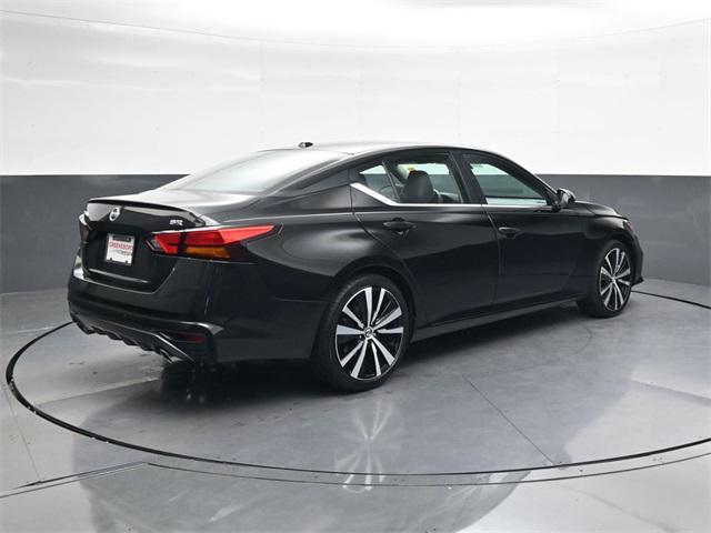 Photo of 2022 Super Black Clearcoat Nissan Altima
