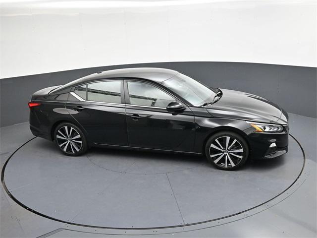 Photo of 2022 Super Black Clearcoat Nissan Altima