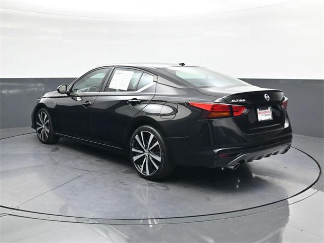 Photo of 2022 Super Black Clearcoat Nissan Altima