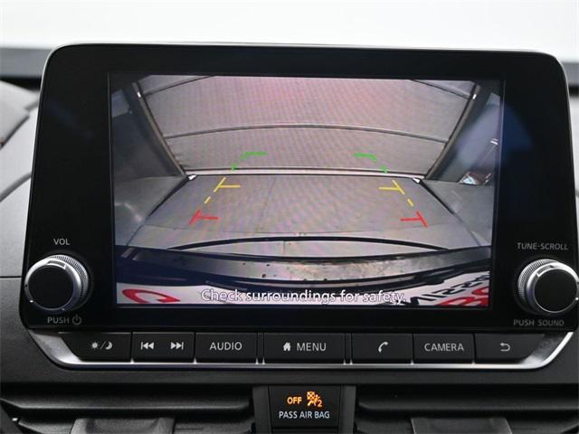 Photo of 2022 Super Black Clearcoat Nissan Altima