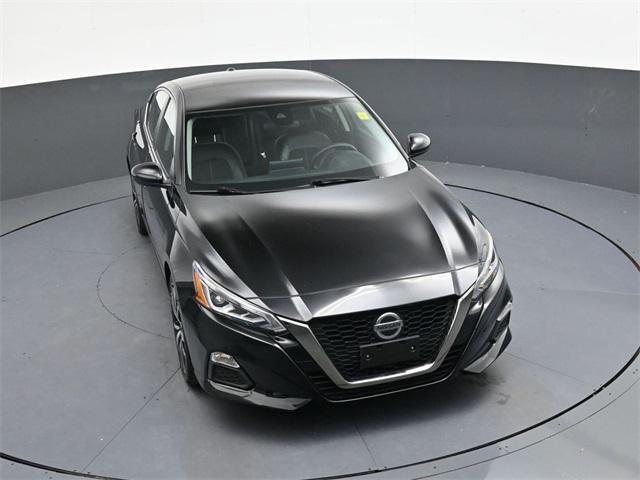 Photo of 2022 Super Black Clearcoat Nissan Altima