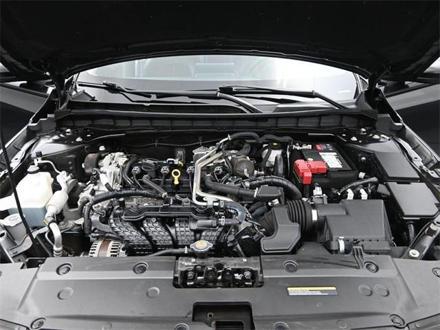 Photo of 2022 Super Black Clearcoat Nissan Altima