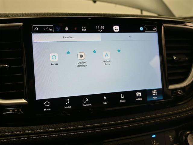 Photo of 2023 Brilliant Black Crystal Pearlcoat Chrysler Pacifica