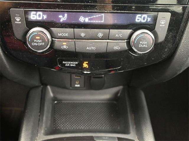 Photo of 2015 Gun Metallic Nissan Rogue