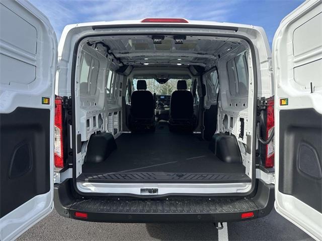 Photo of 2025 Oxford White Ford Transit-250