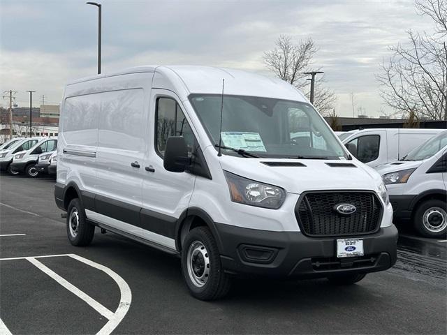 Photo of 2025 Oxford White Ford Transit-250