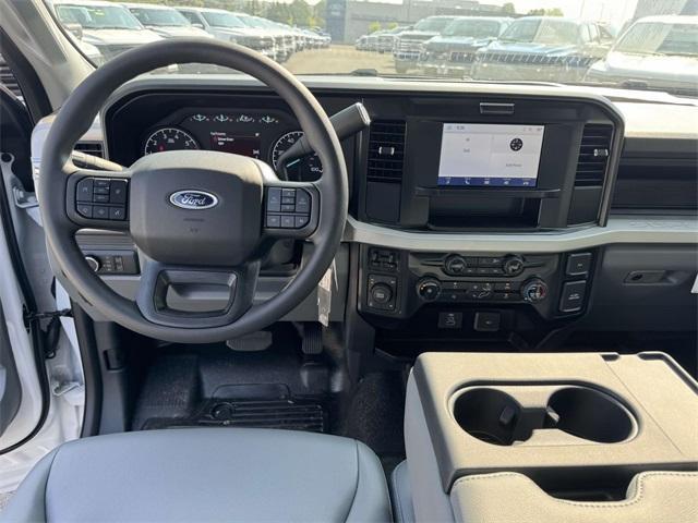 Photo of 2025 Oxford White Ford F-250