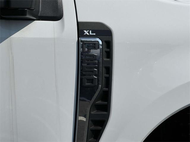 Photo of 2025 Oxford White Ford F-250