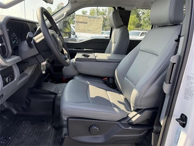 Photo of 2025 Oxford White Ford F-250