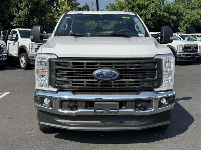 Photo of 2025 Oxford White Ford F-250