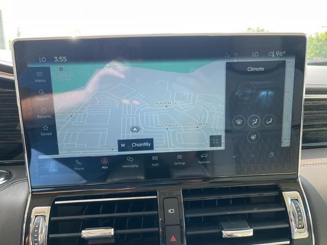 Photo of 2022 White Metallic Lincoln Navigator