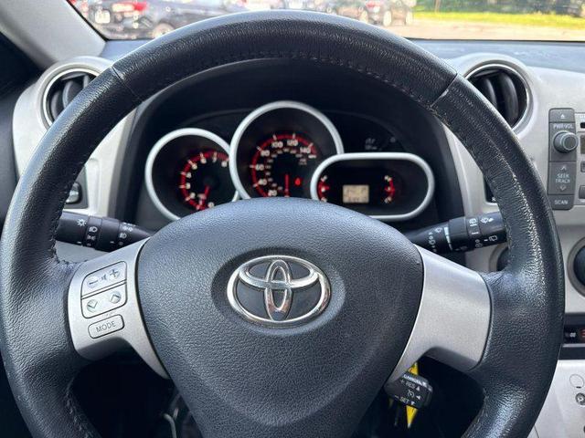 Photo of 2010 White Toyota Matrix