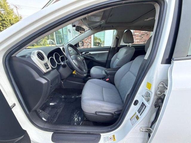 Photo of 2010 White Toyota Matrix