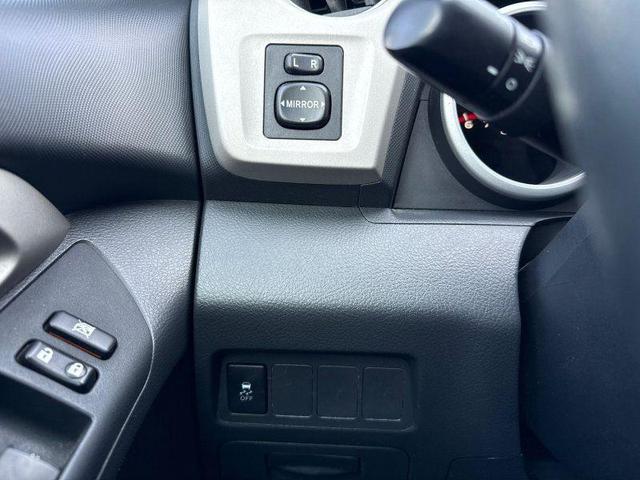 Photo of 2010 White Toyota Matrix