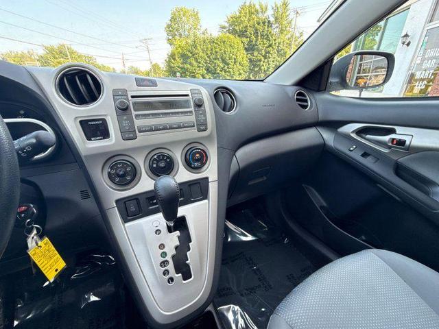 Photo of 2010 White Toyota Matrix